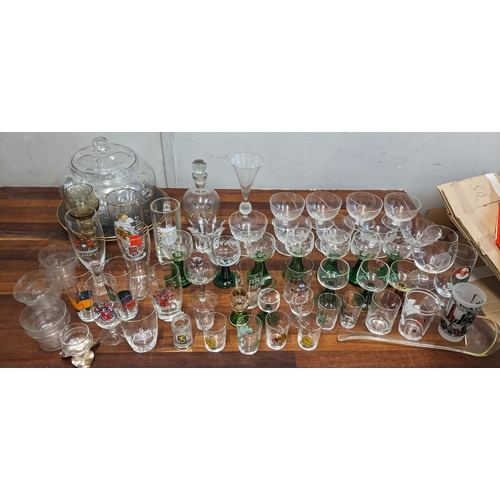 189 - A collection of glassware to include mostly drinkware to include German themed 1/2 litre beer glasse... 