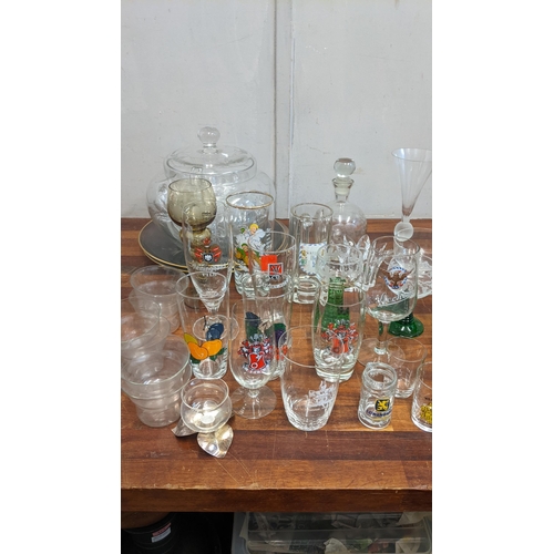 189 - A collection of glassware to include mostly drinkware to include German themed 1/2 litre beer glasse... 