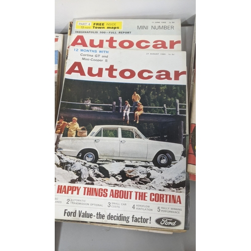 271 - A collection of 1960's autocar magazines together with computer related magazines
Location: 9-6
If t... 