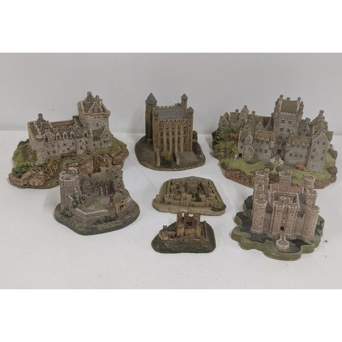 305 - Lilliput Lane castles to include 'Cowdor Castle' A/F, 'Duart Castle' and other examples along with a... 