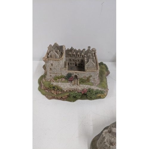 305 - Lilliput Lane castles to include 'Cowdor Castle' A/F, 'Duart Castle' and other examples along with a... 