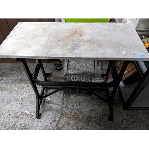 68 - A cast iron Singer sewing machine base with loose marble top 74cm x 92cm x 43cm Location:G
If there ... 