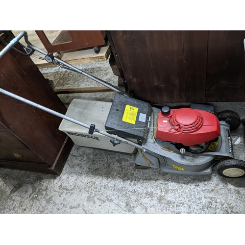 74 - A Honda HRB 423 petrol lawnmower Location: G
If there is no condition report shown, please request