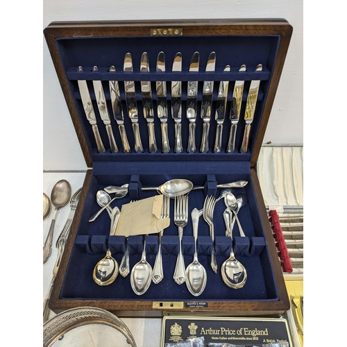 170 - Silver plate to include a Mappin & Webb canteen, fish knives and forks, a preserve jar, various flat... 