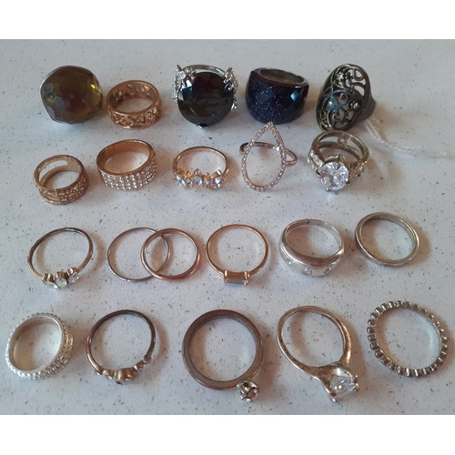 128 - A collection of vintage brooches, pendants and clip-on earrings to include a gold tone Sarah Coventr... 