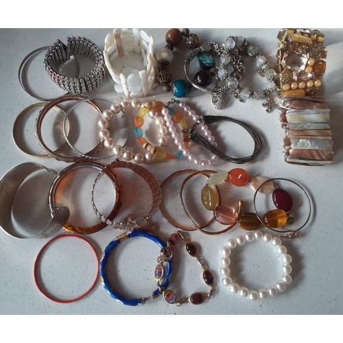 127 - A large quantity of modern and vintage fashion jewellery comprising unused High Street jewellery, mi... 