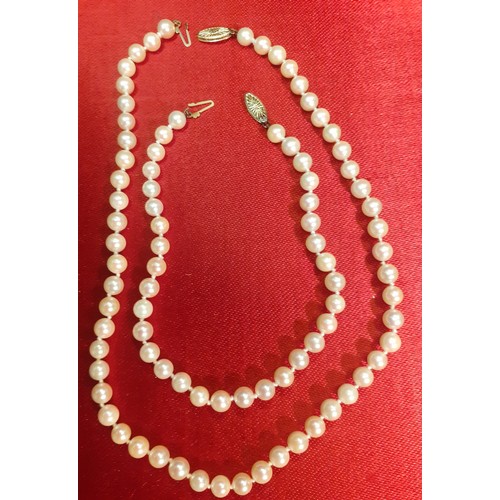 103 - A cultured pearl necklace and matching bracelet having a 14ct gold clasp, the necklace measuring 39c... 