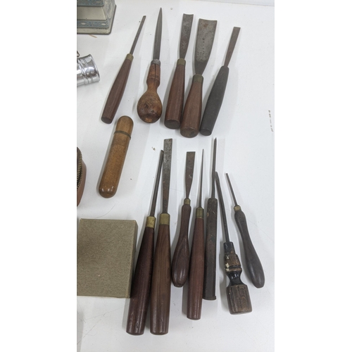 486 - A mixed lot to include vintage hand tools to include chisels, files and others along with silver pla... 