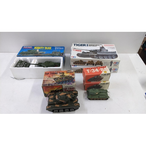 500 - Boxed model tanks to include two tamiya Tiger 1 tanks both incomplete, two Russian T-34-85's a Marx ... 