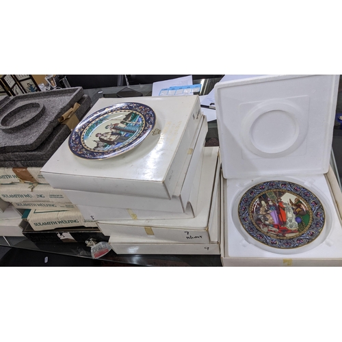 450 - A collection of boxed collectors plates to include a complete set of twelve Villeroy and Boch Russia... 