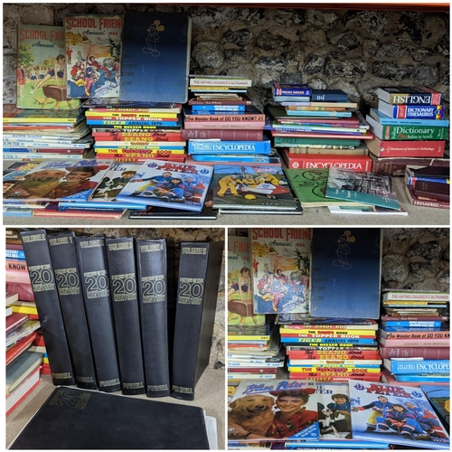 488 - Mixed books, mainly children's books, to include Blue Peter annuals, Dandy books, Beano and others, ... 