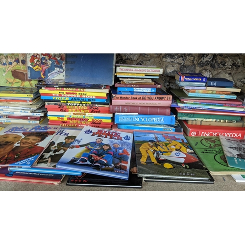 488 - Mixed books, mainly children's books, to include Blue Peter annuals, Dandy books, Beano and others, ... 