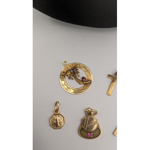 10 - A mixed lot of gold jewellery to include a 14ct gold pendant inscribed Jamaica and a 14ct chain 2.7g... 