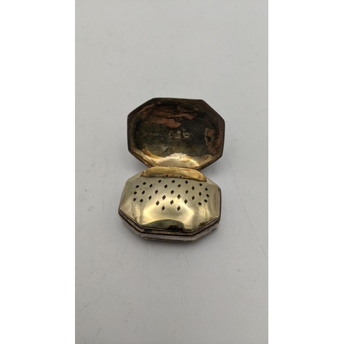 110 - A silver vinaigrette with engraved detail and a gilt interior A/F
Location: CAB 1
If there is no con... 