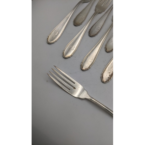 115 - A set of 15 silver forks stamped 800 with engraved initials 'V-B' to the terminals' total weight 597... 