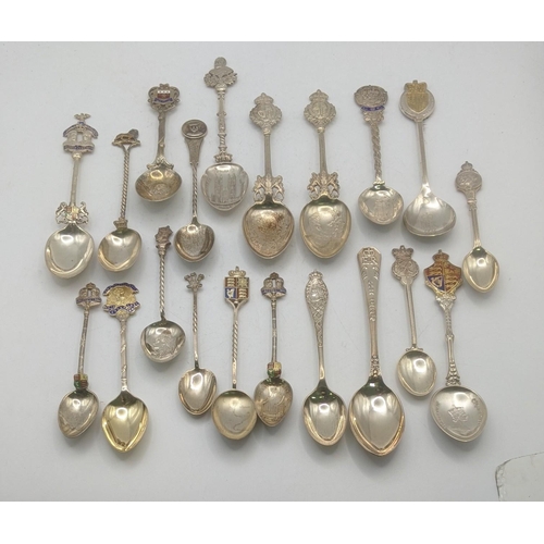 141 - A quantity of silver tea/collectors spoons, total weight 327.2g
Location: A3M
If there is no conditi... 