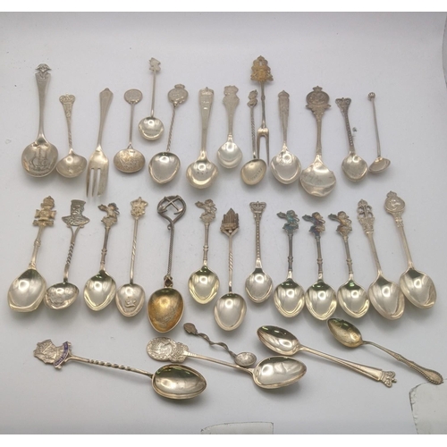 142 - A quantity of silver tea/collectors spoons, total weight 346.5g
Location: A3M
If there is no conditi... 