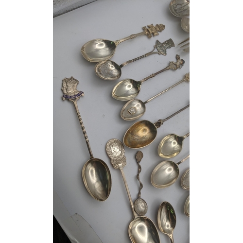 142 - A quantity of silver tea/collectors spoons, total weight 346.5g
Location: A3M
If there is no conditi... 