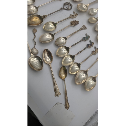 142 - A quantity of silver tea/collectors spoons, total weight 346.5g
Location: A3M
If there is no conditi... 