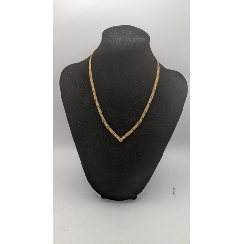 169 - A 9ct gold tri coloured necklace 7.2g
Location: CAB 1
If there is no condition report shown, please ... 