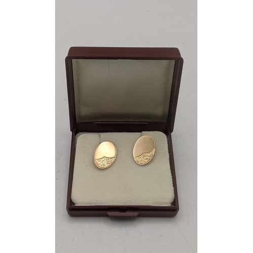 44 - A pair of 9ct gold cufflinks with engraved detail, total weight 4.5g
Location: CAB 4
If there is no ... 