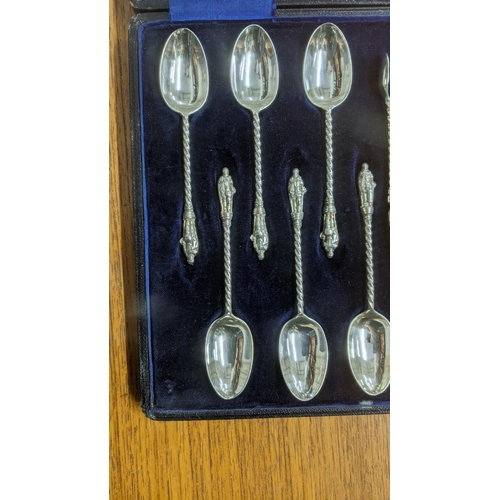 45 - Elkington and Co set of silver tea spoons and sugar tongs, having twisted columns and apostle termin... 