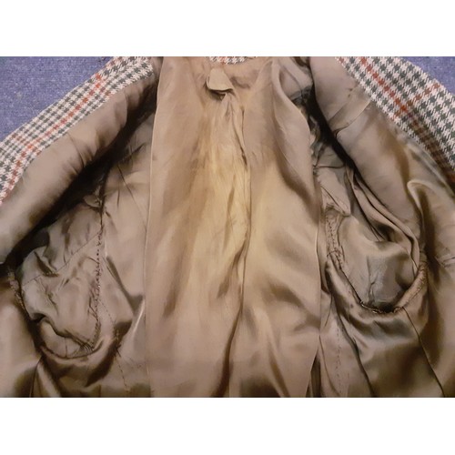 59 - A gentleman's bespoke brown woollen shooting jacket having 2 deep front pockets and one suede should... 