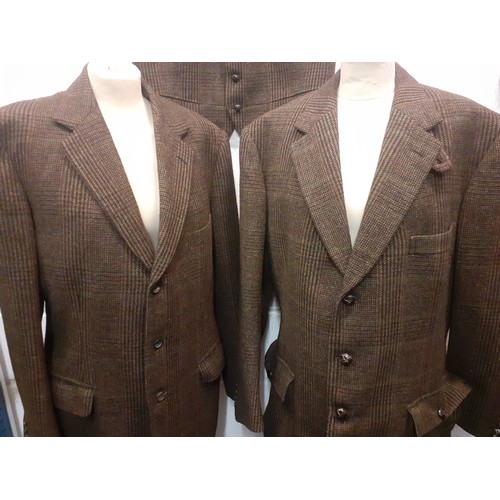 60 - Gents shooting attire comprising a dark brown tweed jacket approx 40