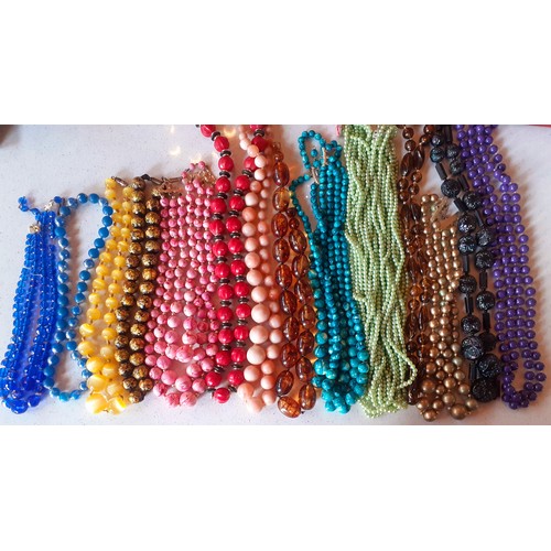 61 - Mixed vintage costume jewellery to include 1950's-70's bead necklaces, 4 silver and white metal fash... 