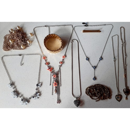 66 - A quantity of Victorian and later costume jewellery and cufflinks to include earrings, silver cuffli... 