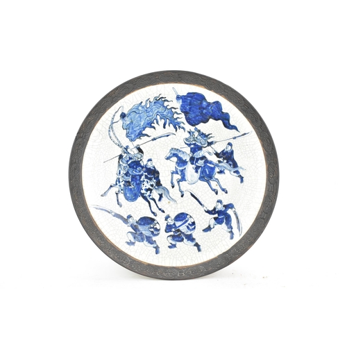 86 - A Chinese nanking blue and white crackle glazed charger, Qing dynasty, late 19th century, decorated ... 