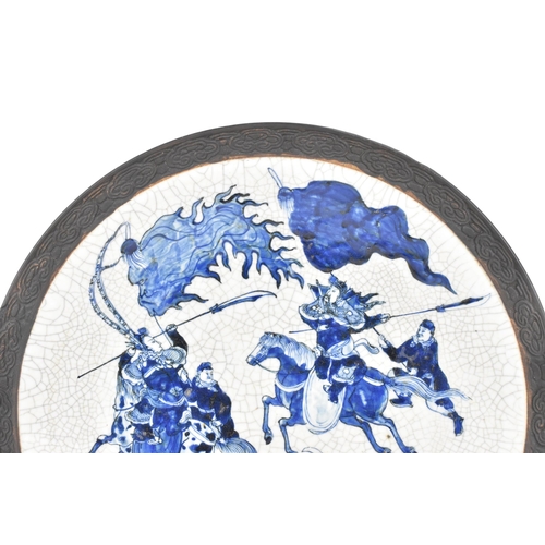 86 - A Chinese nanking blue and white crackle glazed charger, Qing dynasty, late 19th century, decorated ... 