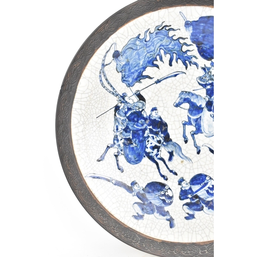 86 - A Chinese nanking blue and white crackle glazed charger, Qing dynasty, late 19th century, decorated ... 