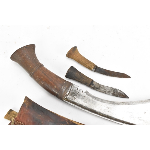 90 - A WWII Darjeeling Nepalese/Indian kukri, having a treen handle and complete with leather sheath and ... 