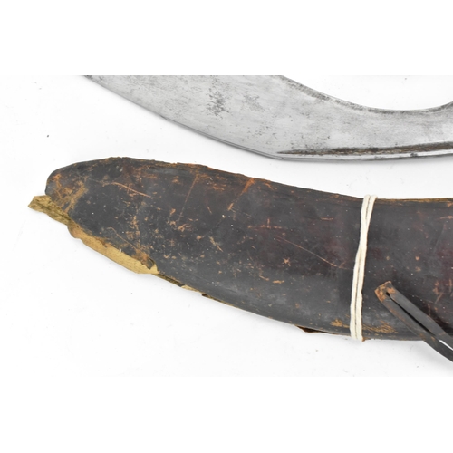 90 - A WWII Darjeeling Nepalese/Indian kukri, having a treen handle and complete with leather sheath and ... 