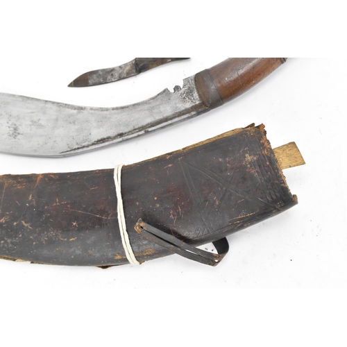 90 - A WWII Darjeeling Nepalese/Indian kukri, having a treen handle and complete with leather sheath and ... 