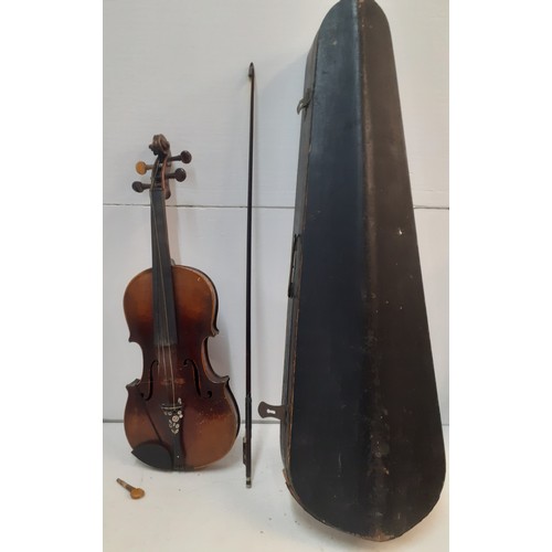 141 - A late 19th/early 20th Century violin A/F with bow A/F and black wooden case, no makers label to int... 