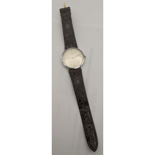 46 - A 1960s Juvenia slim cased gents manual wrist watch

Location:CAB2
If there is no condition report s... 