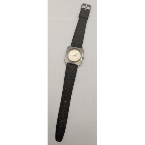 47 - A 70s Universal gents manual wind wrist watch 
Location:CAB2
If there is no condition report shown, ... 