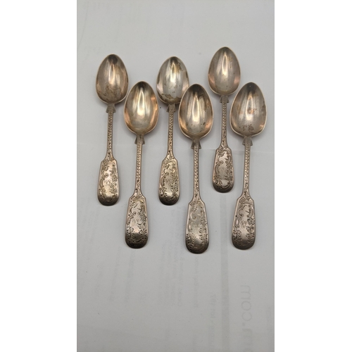 60 - A set of 5 fiddle pattern tea spoons having engraved decoration hallmarked 1907, along with serving ... 