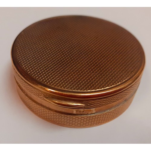 5 - Asprey-A 9ct gold compact box having an engine turned lid with internal mirror, approx 3cm diameter,... 