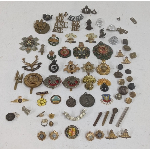 124 - A mixed lot of collar and cap badges to include Kings own Yorkshire Light Infantry, Royal Naval Divi... 