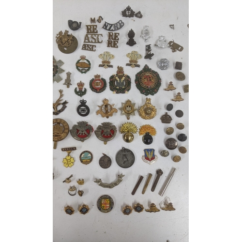 124 - A mixed lot of collar and cap badges to include Kings own Yorkshire Light Infantry, Royal Naval Divi... 