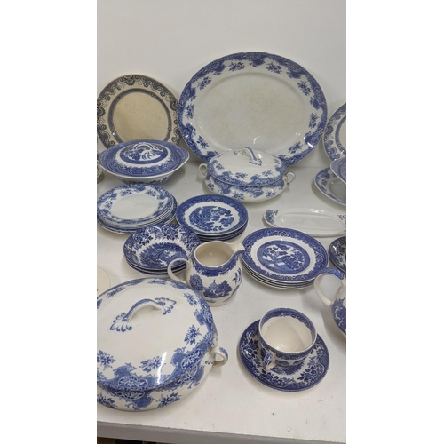 126 - A mixed lot of blue and white ceramics to include an Old Willow tea pot and others together with thr... 