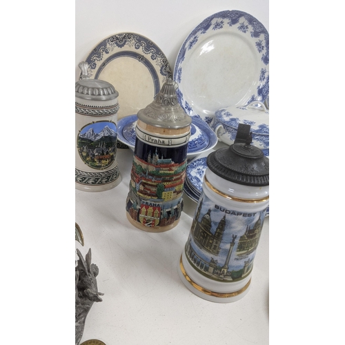 126 - A mixed lot of blue and white ceramics to include an Old Willow tea pot and others together with thr... 