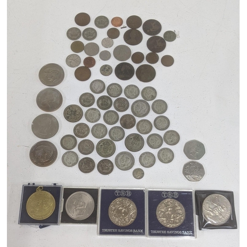 157 - Mixed British coinage to include pre-1947 two and one shillings, total weight 196.2g, along with oth... 