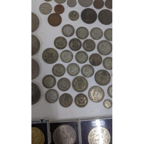 157 - Mixed British coinage to include pre-1947 two and one shillings, total weight 196.2g, along with oth... 