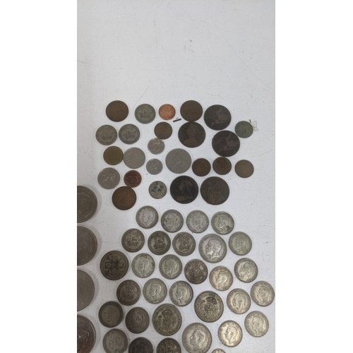 157 - Mixed British coinage to include pre-1947 two and one shillings, total weight 196.2g, along with oth... 