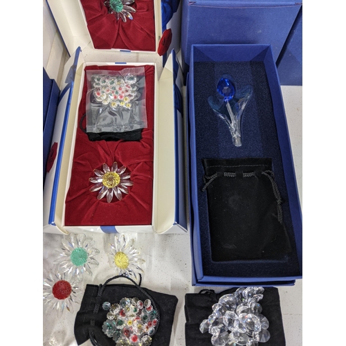 54 - Swarovski model flowers and displays, mostly boxed, some loose items
Location: R1.4
If there is no c... 