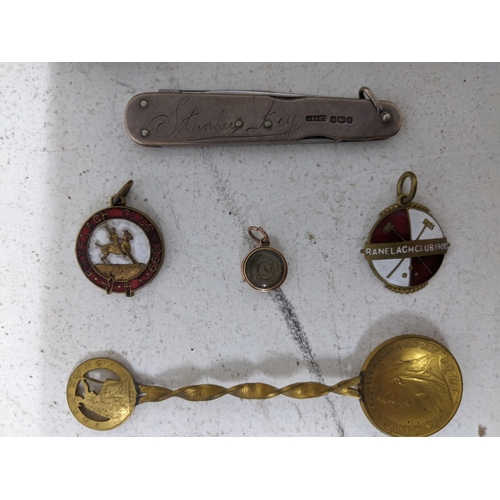 167 - A lot to include two gilt metal Ranelagh polo club enamel badges, 1899 and 1900, a gilded penny coin... 